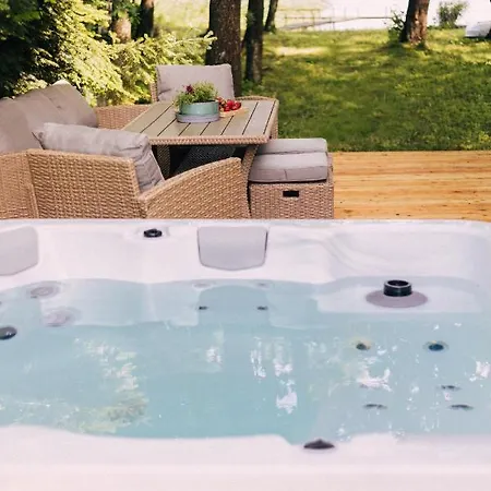 Semesterbostad Letnisko21 - Domek Z Jacuzzi Na Tarasie, Panoramiczny Widok Na Jezioro, 38 Krokow Do Pomostu *