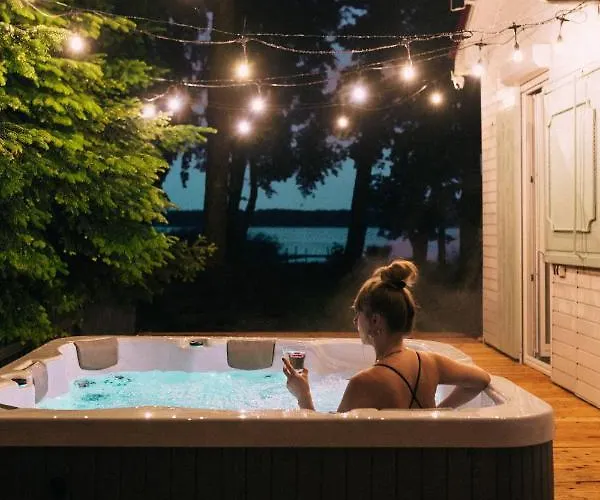 Letnisko21- Caloroczny Domek Z Jacuzzi * Nowecin