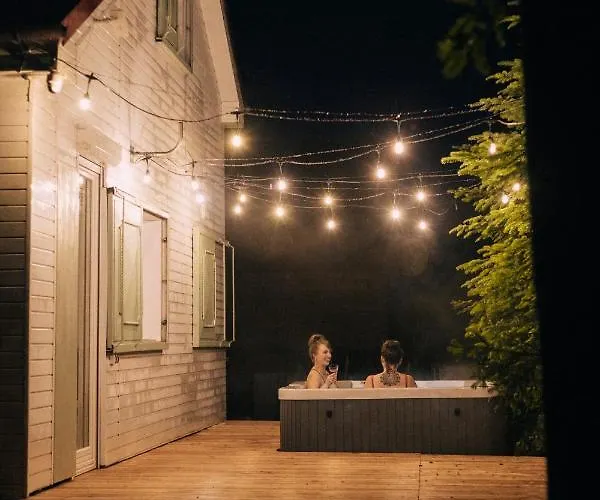 Letnisko21- Caloroczny Domek Z Jacuzzi بيت للعطل